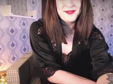 mia_wallase