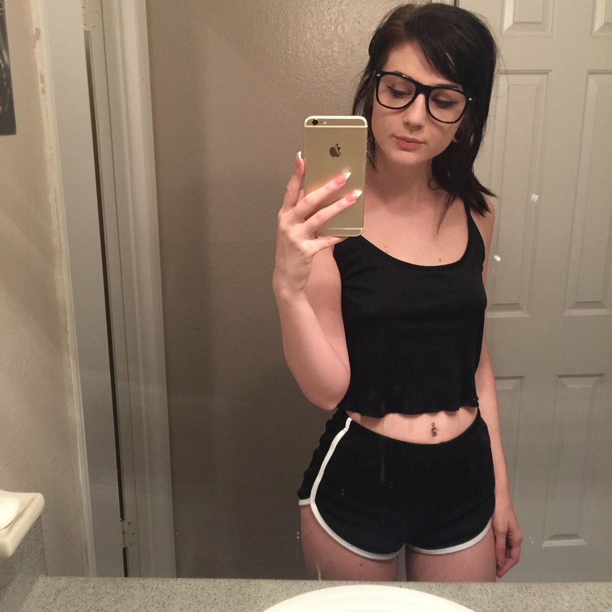 Attractive NN SFW — 22