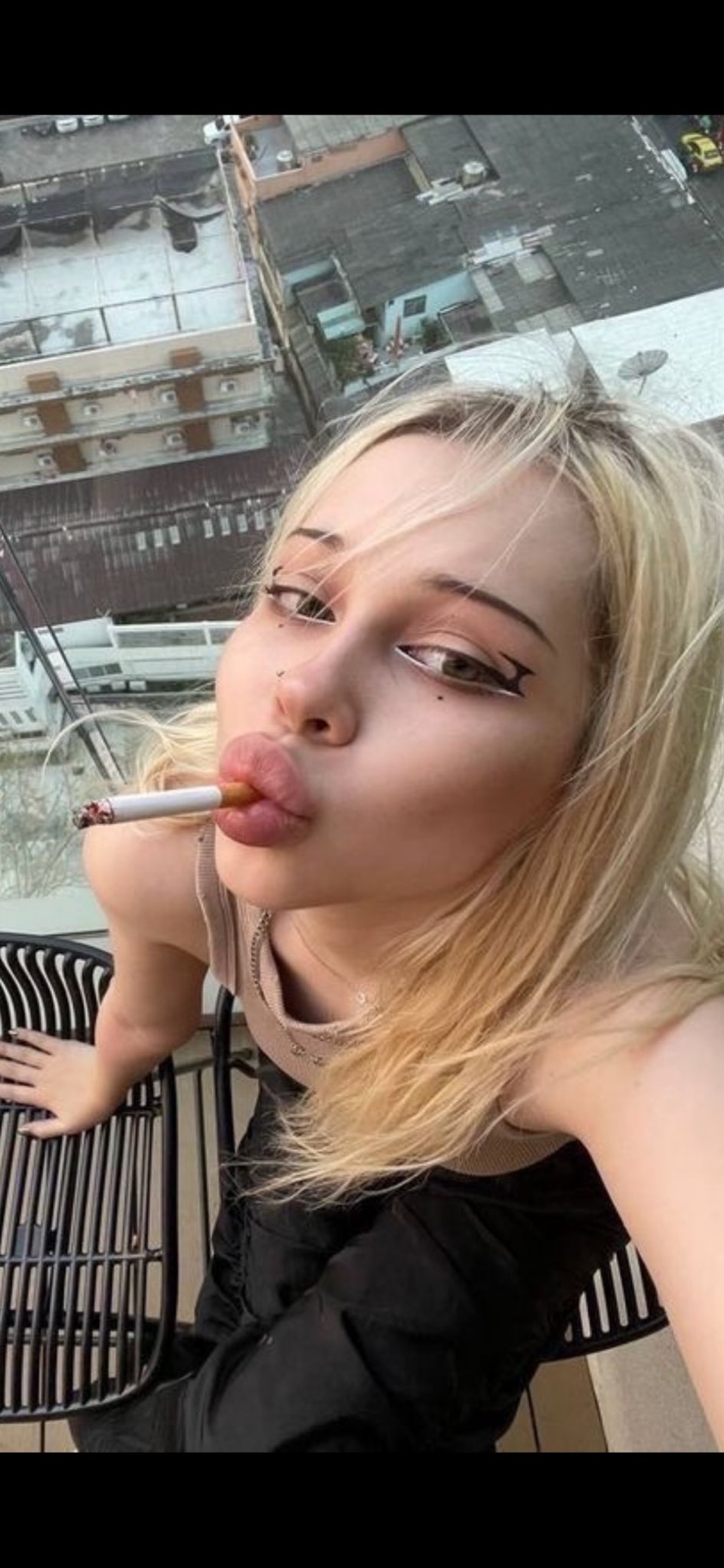 Pretty Smoking Girl — 7