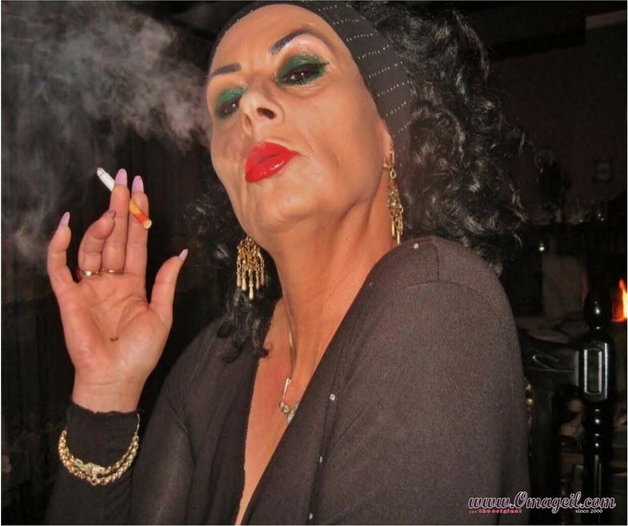 Oldslut with red lipstick — 27