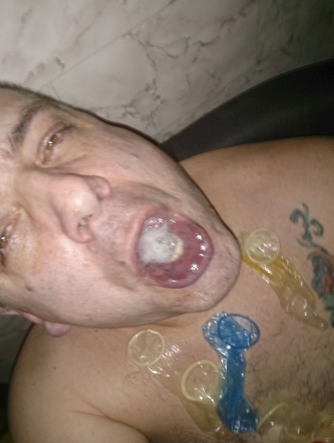Im Sperma und Poppers Rausch Sperma schlucken — 15