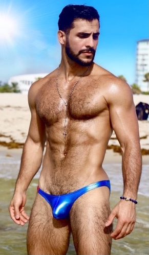 Hunks in skimpy trunks — 24